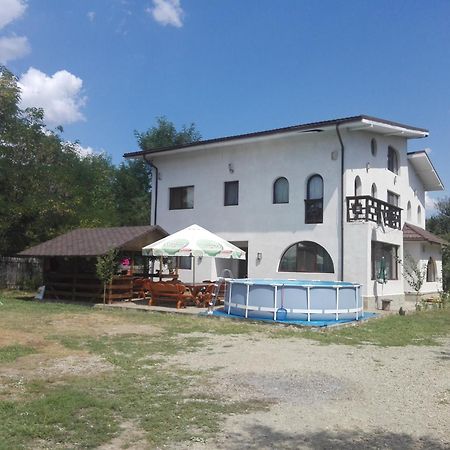 Vila Madudu Vălenii de Munte المظهر الخارجي الصورة